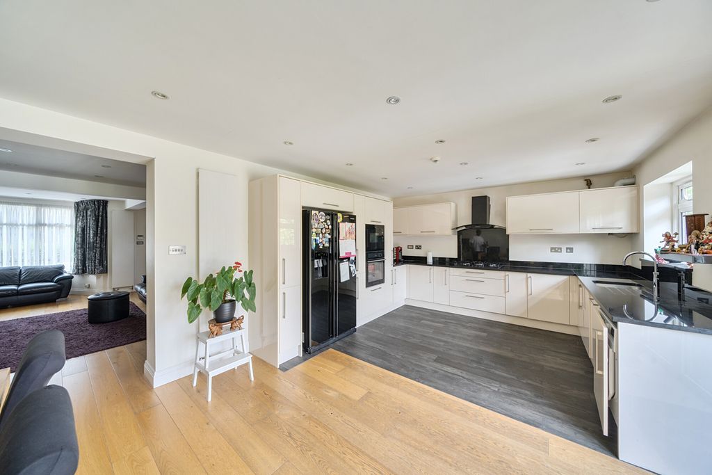 Property photo 3 of 23 1346644-13-68c95A...