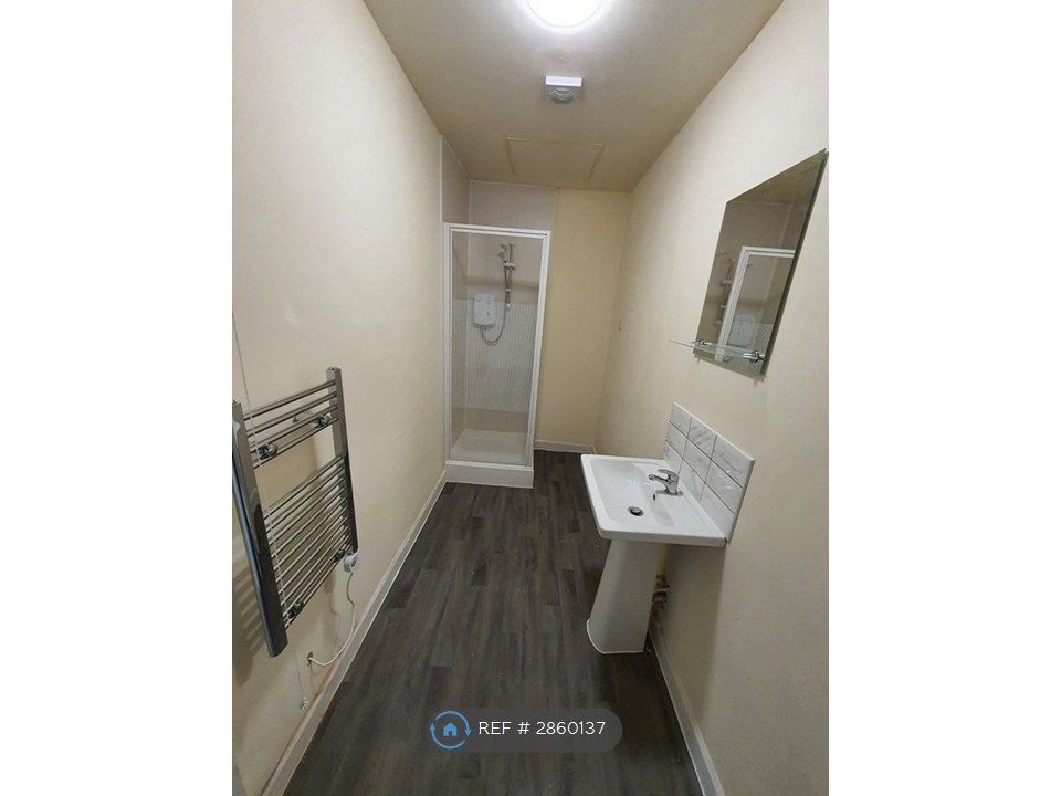 Property photo 2 of 12 Bathroom