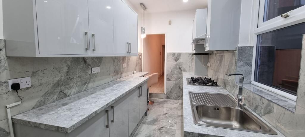 Property photo 3 of 16 F33B2424d52Ec7E3c9B3cc7Dcbf1F7De