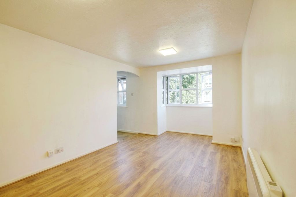 Property photo 3 of 8