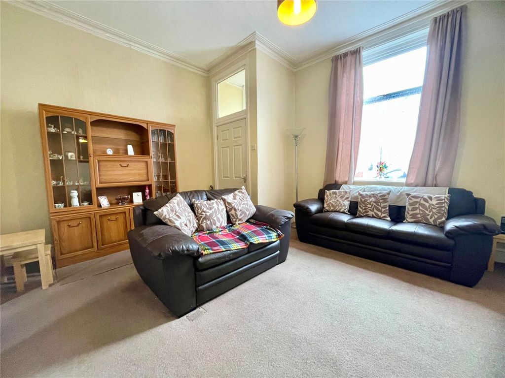 Property photo 3 of 13 Lounge