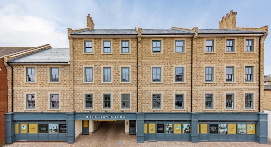 Property photo 1 of 9 Signal Yard, 56 Railway Street, Chelmsford, Essex, CM1 1Qs