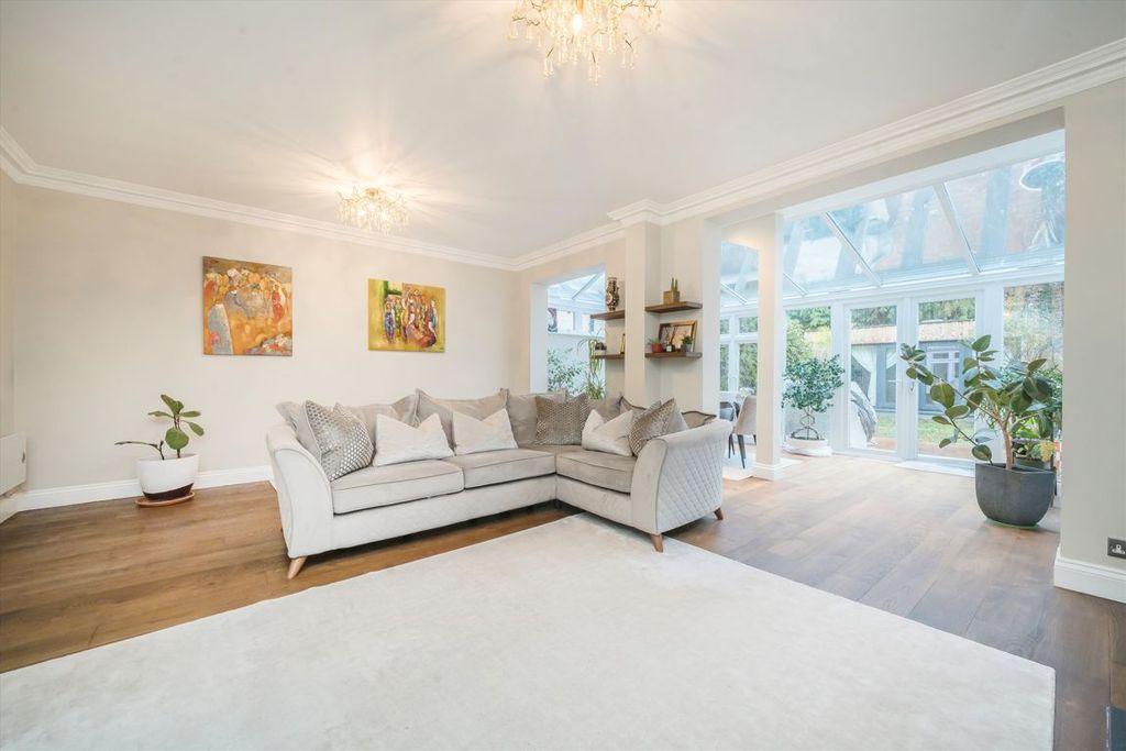 Property photo 3 of 11