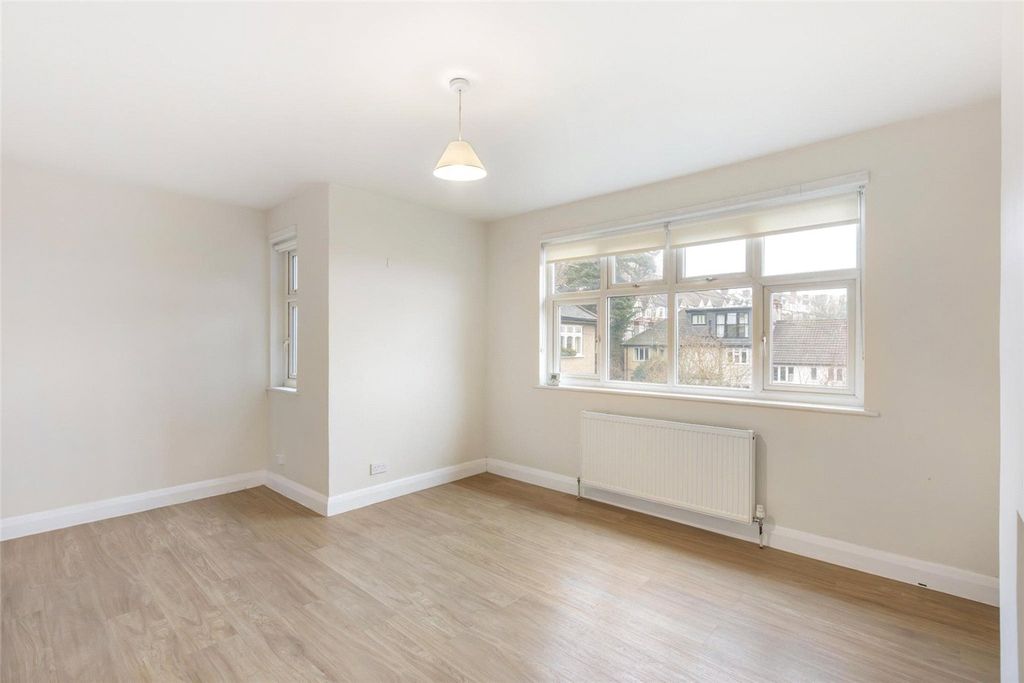 Property photo 2 of 12 Picture No. 30