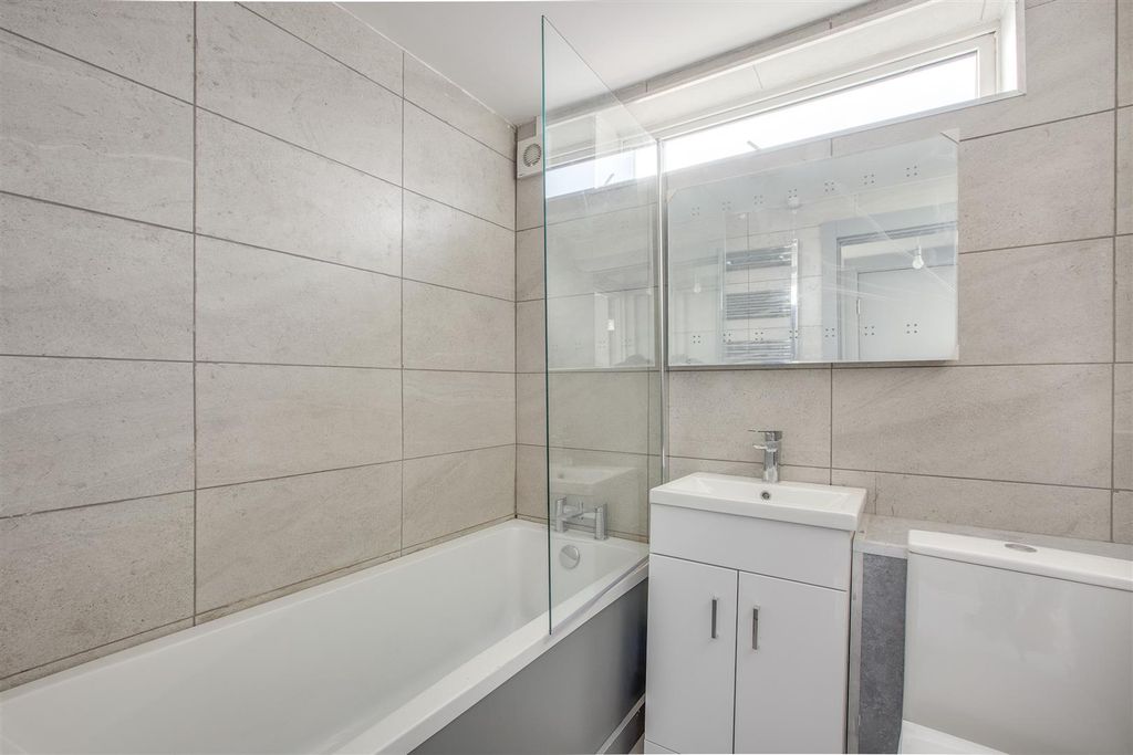 Property photo 3 of 5 Family Bathroom