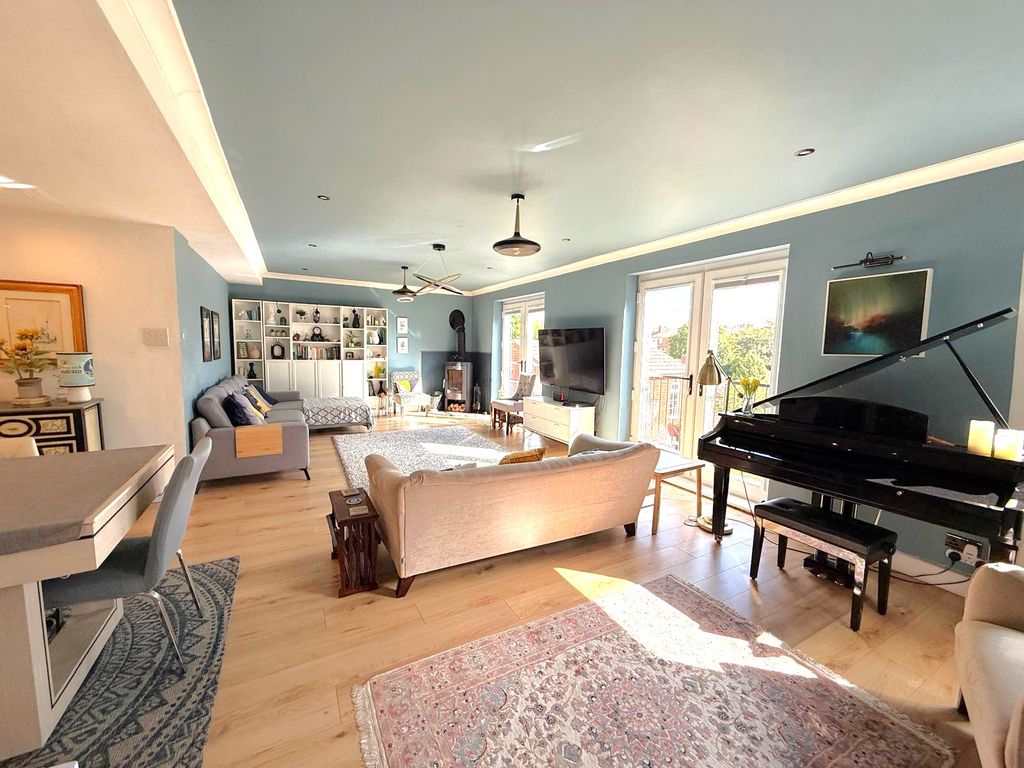 Property photo 3 of 35 Photo 29