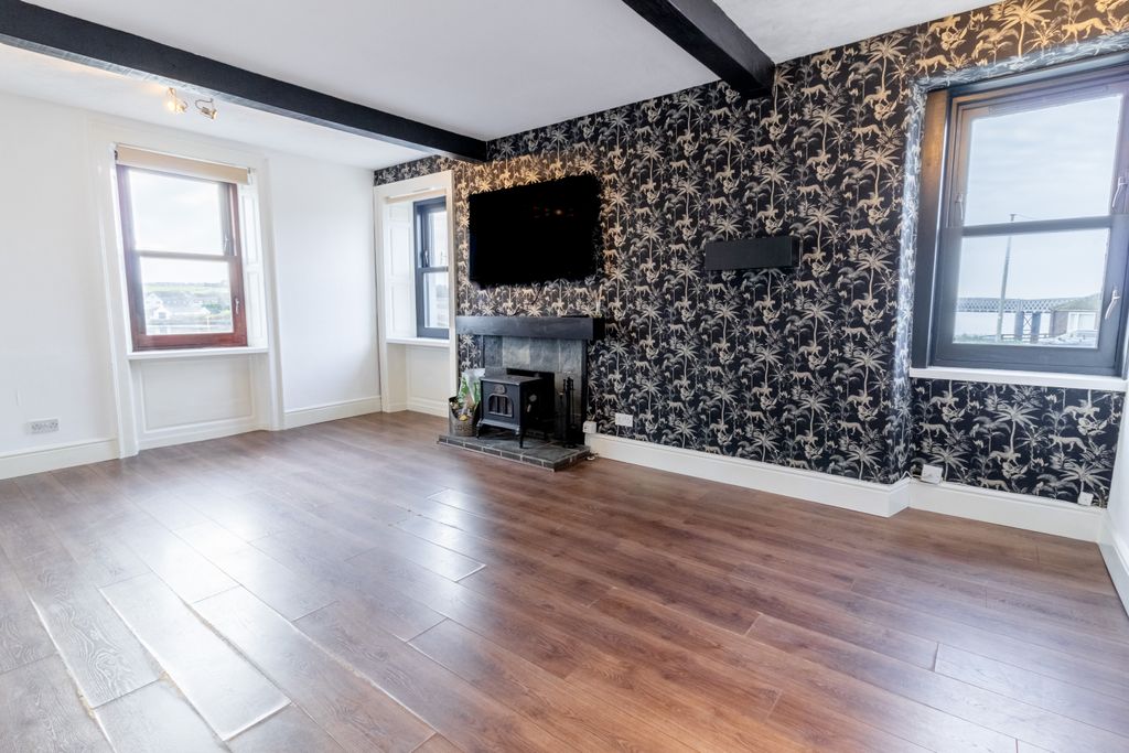 Property photo 2 of 25 Lounge