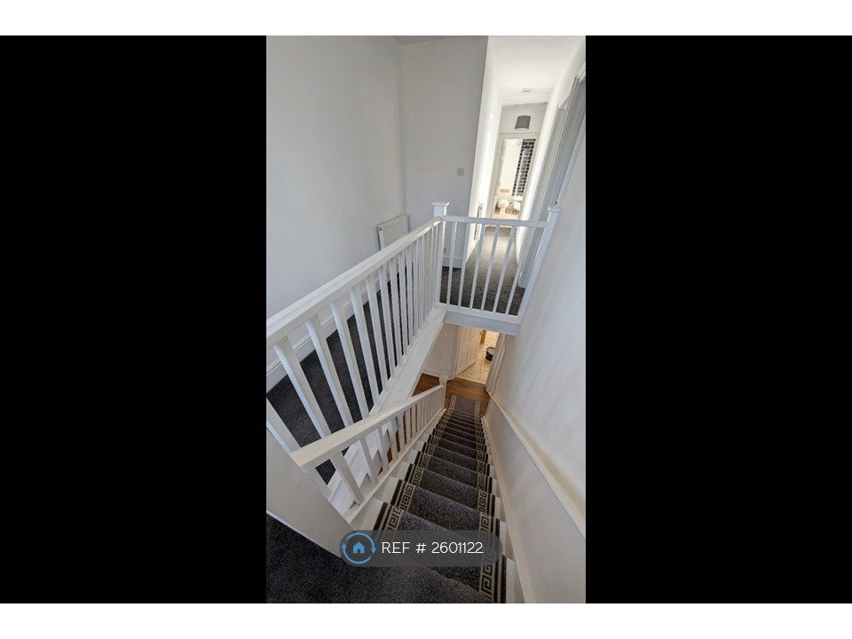 Property photo 3 of 11 Hallway
