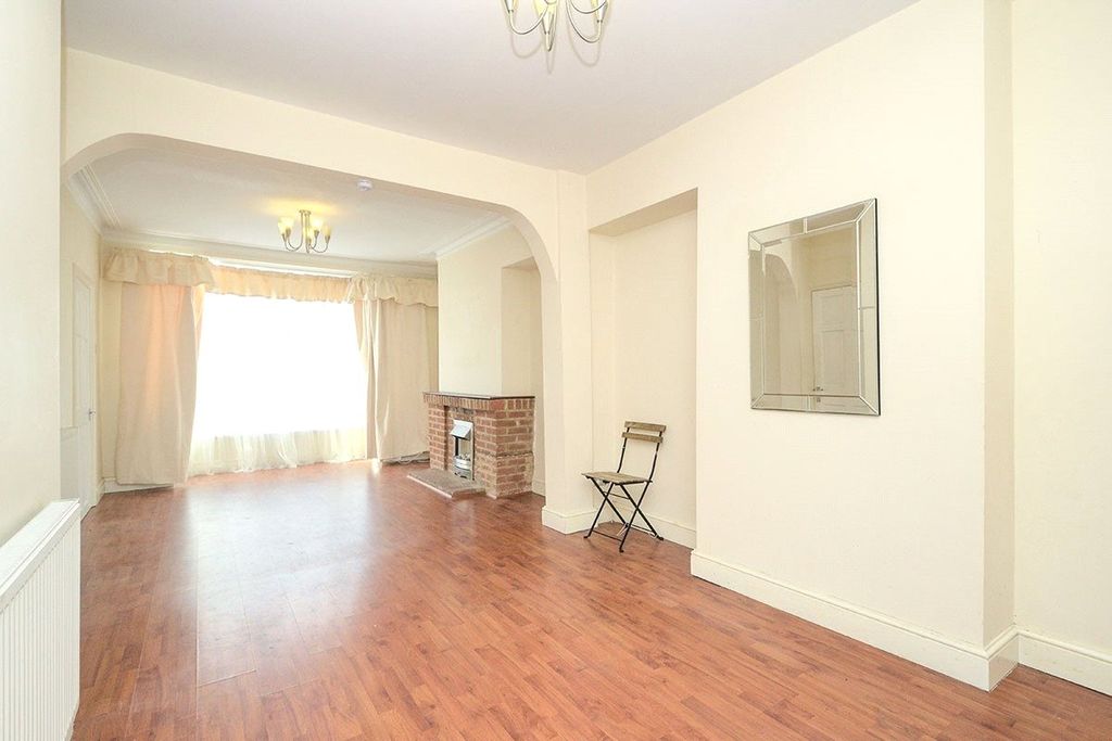 Property photo 3 of 11 Dining Area