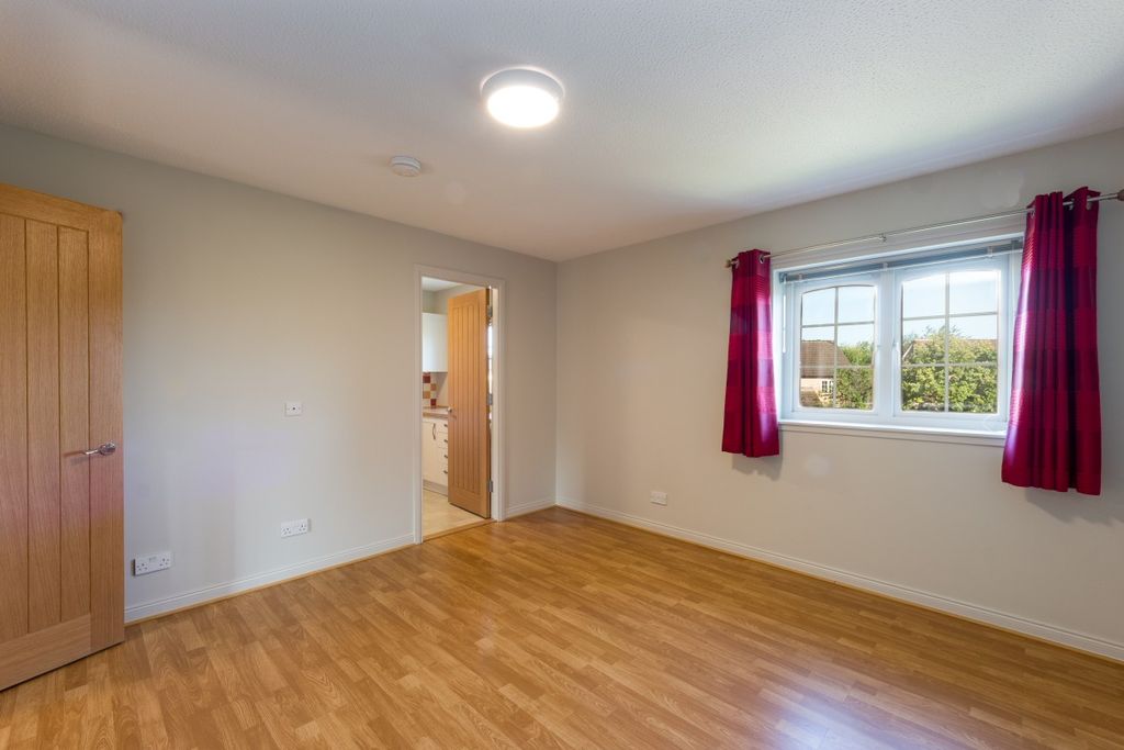Property photo 3 of 6