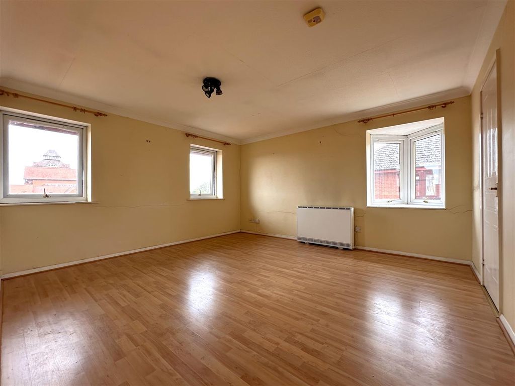 Property photo 2 of 9 Dual-Aspect Lounge/Diner 960