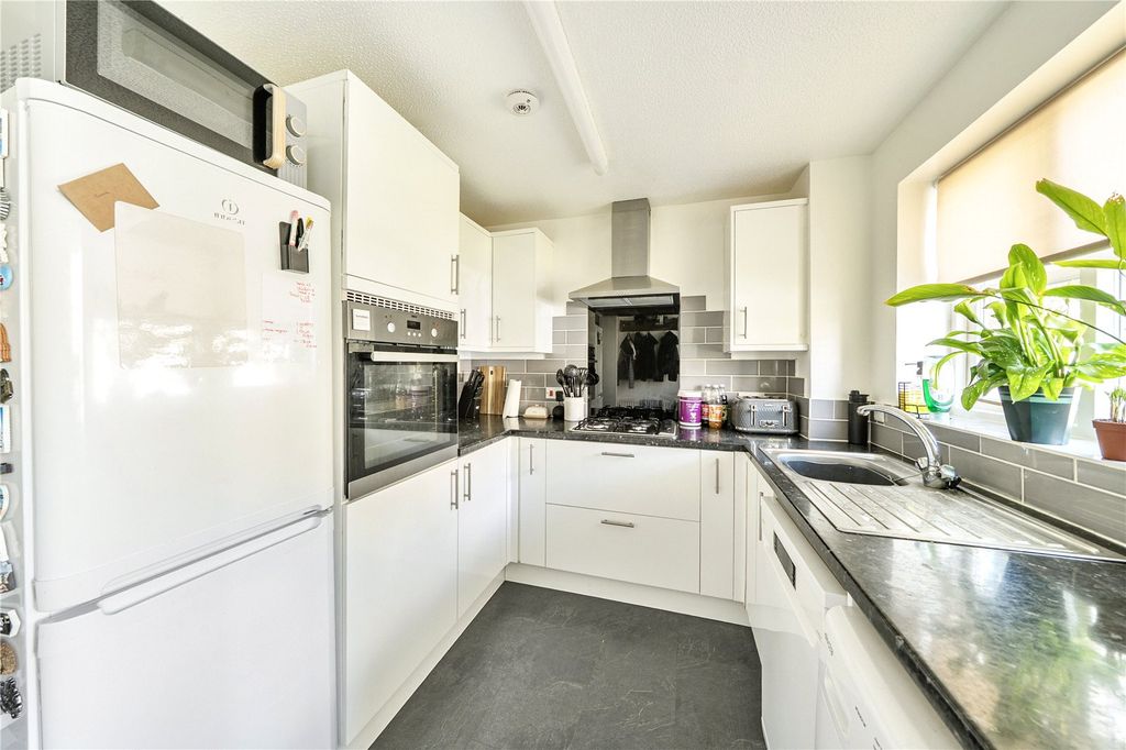 Property photo 3 of 19 Kitchen