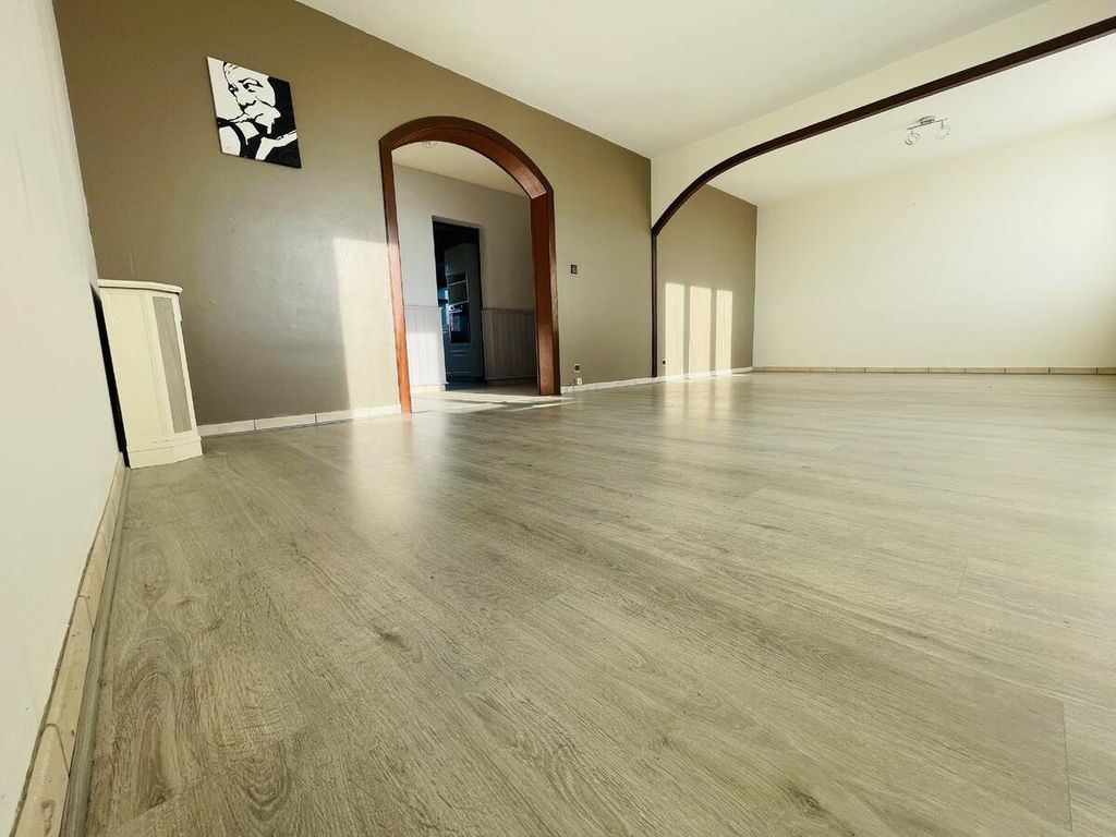 Property photo 1 of 10 4-Room Apartment