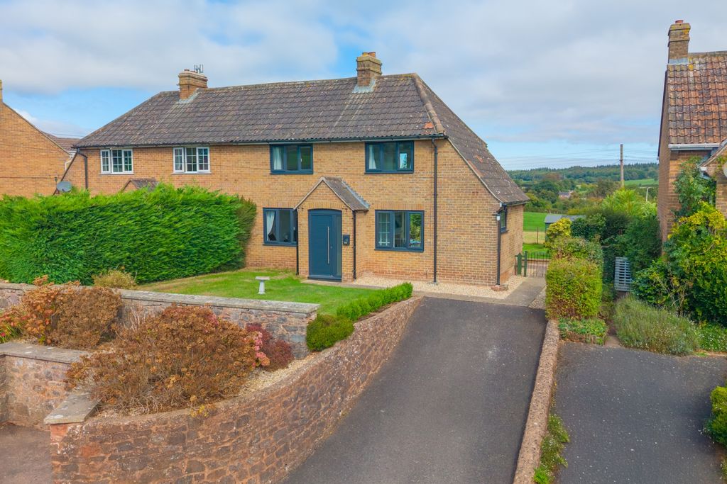 Property photo 1 of 14 Ewemove Taunton Nethercott Way (4)