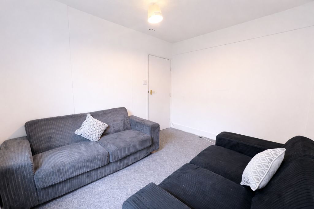 Property photo 2 of 9 Photo 14