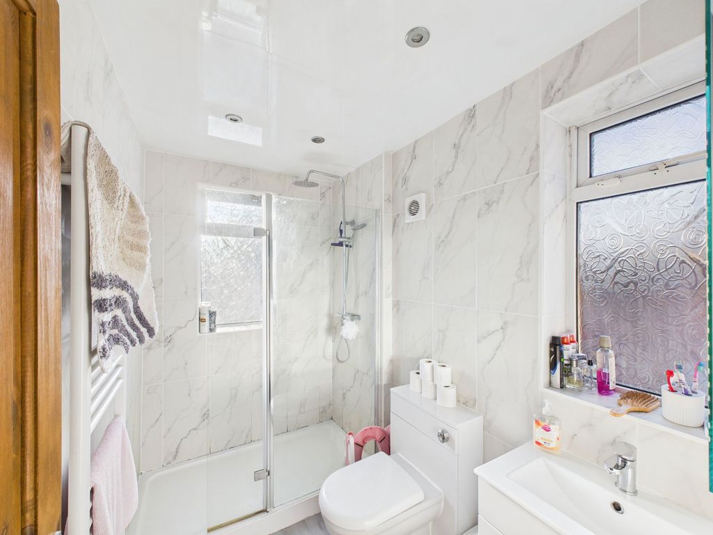 Property photo 3 of 27