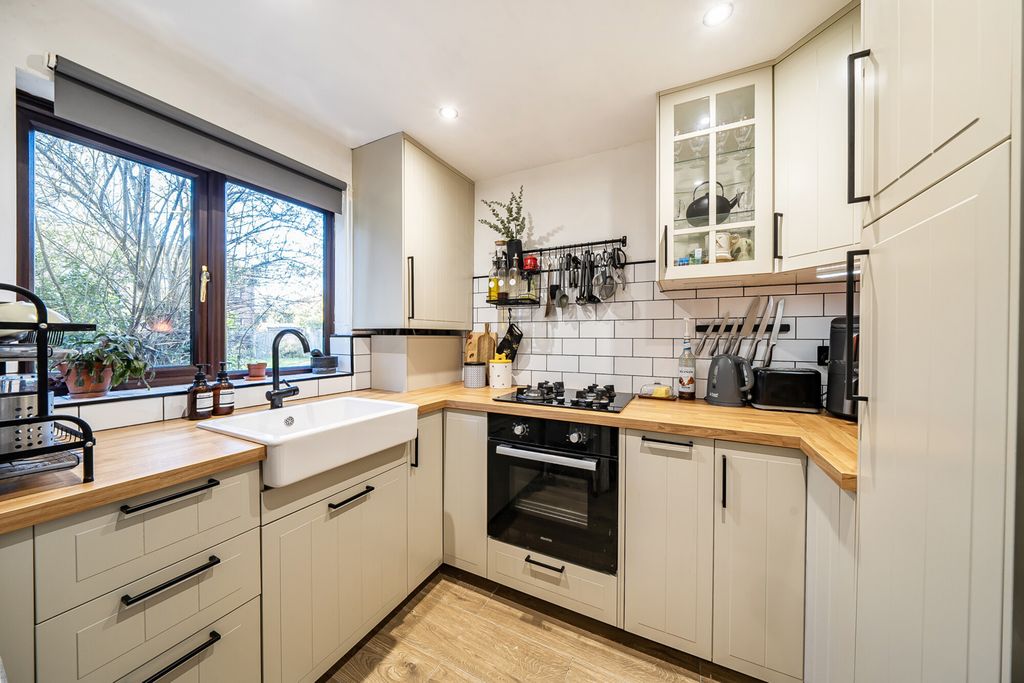 Property photo 2 of 12 1425582-2-69B98d5...