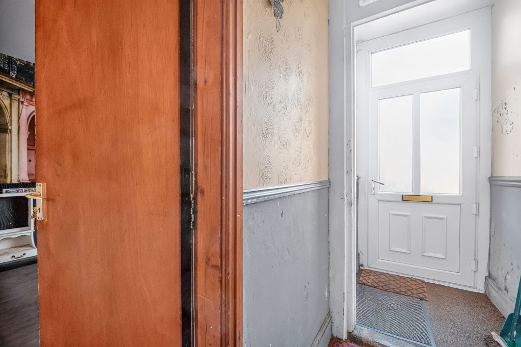 Property photo 3 of 28