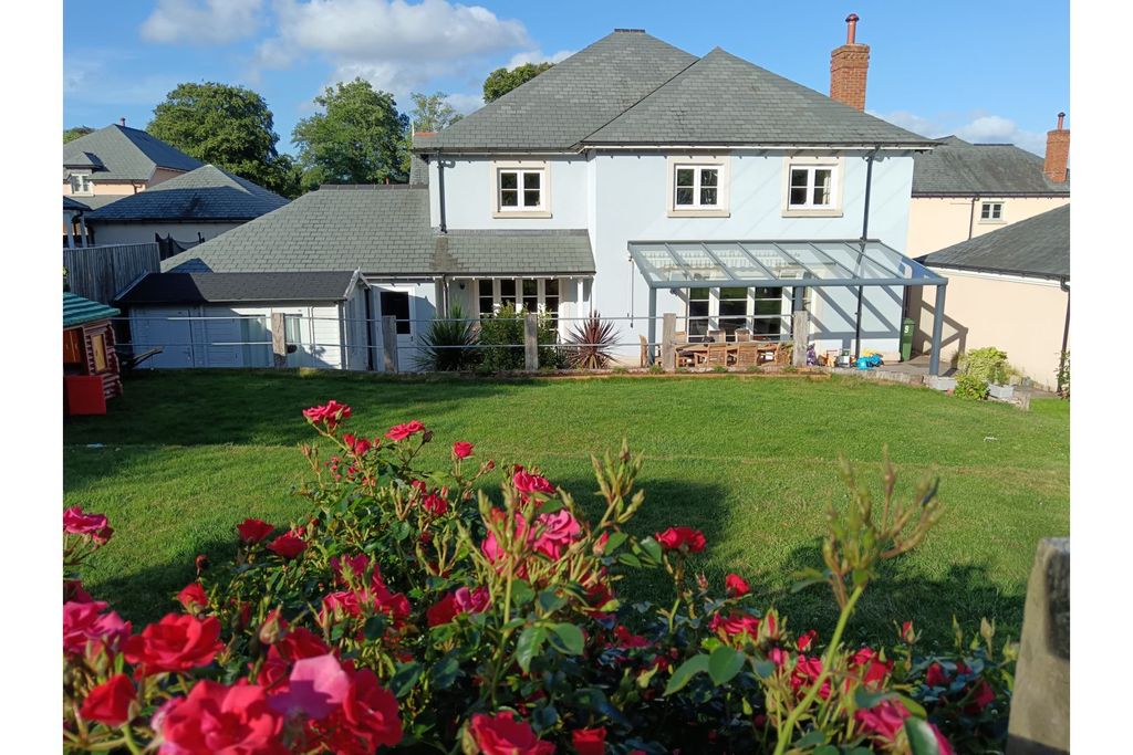 Property photo 2 of 31