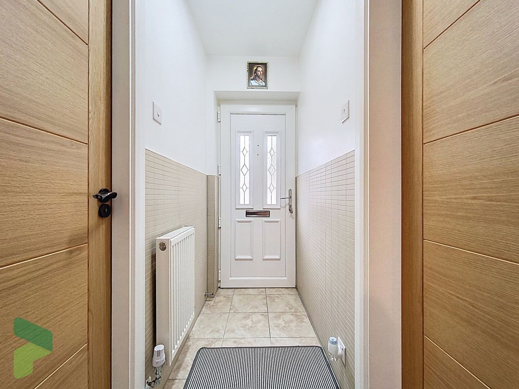 Property photo 2 of 44 Entrance Hall