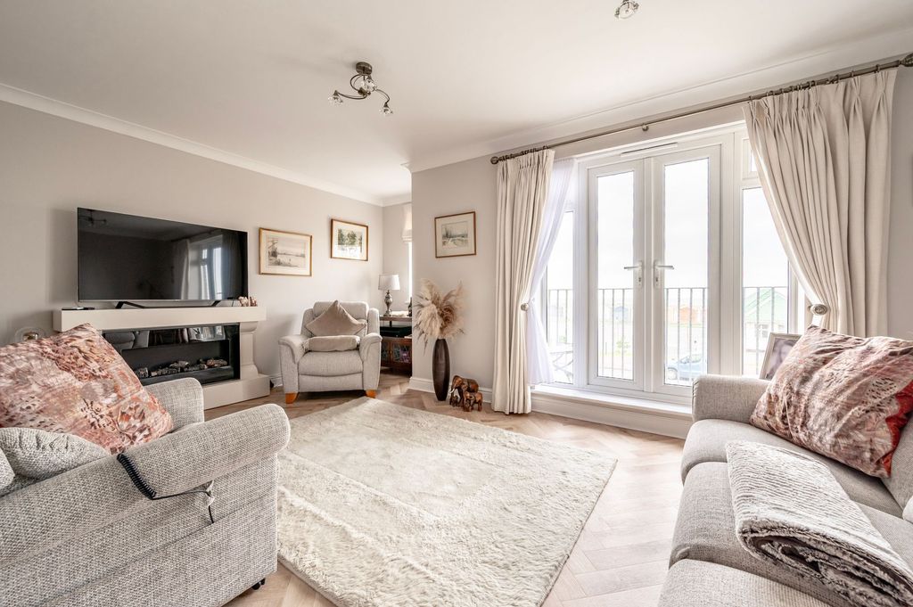 Property photo 3 of 20