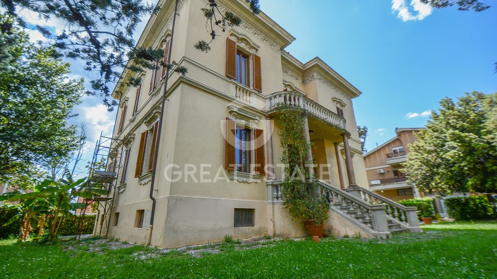 Property photo 2 of 46