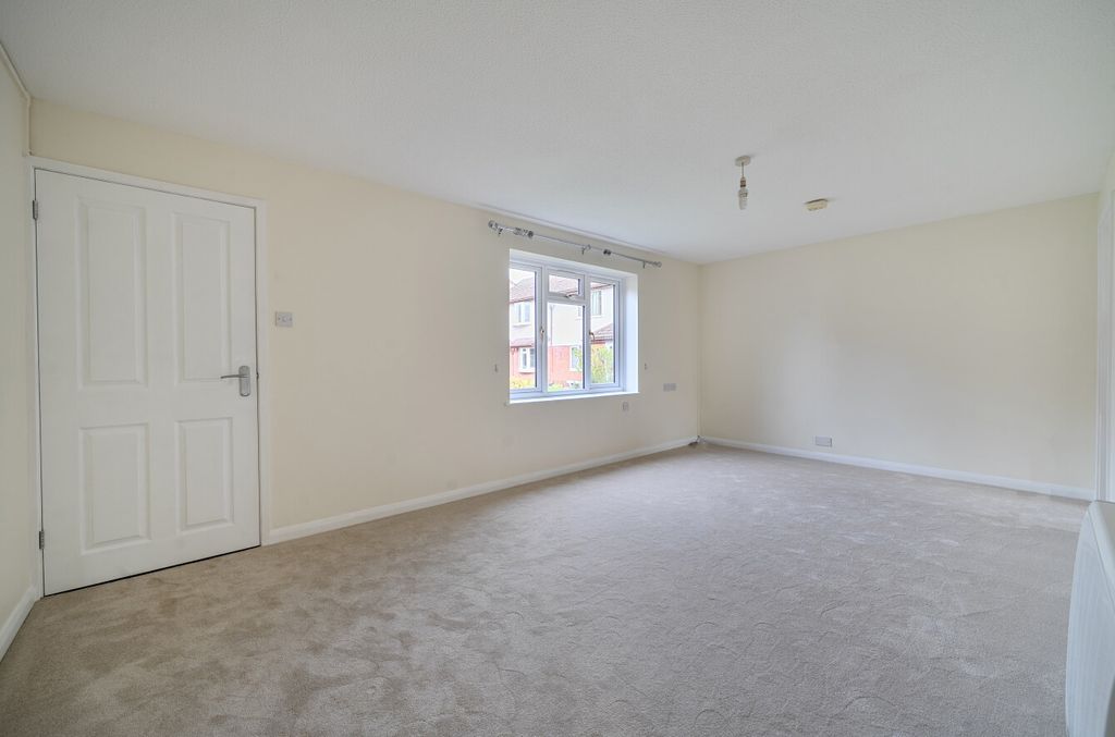 Property photo 3 of 15 1376486-16-690B28...