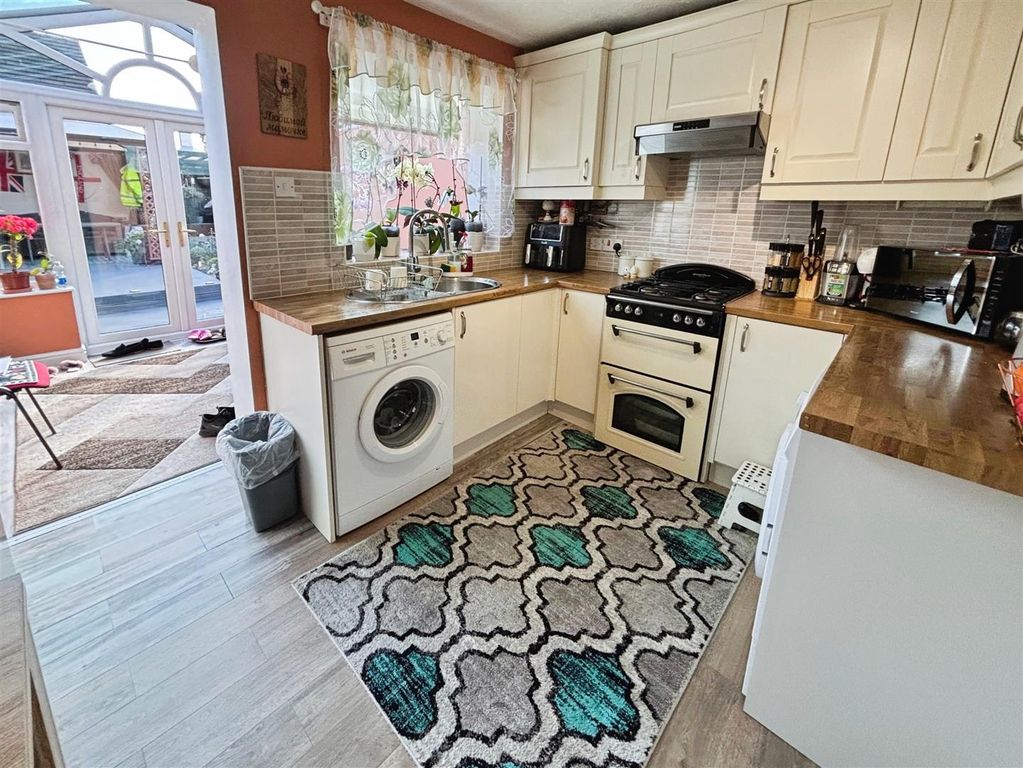 Property photo 2 of 17 Kitchen/Diner