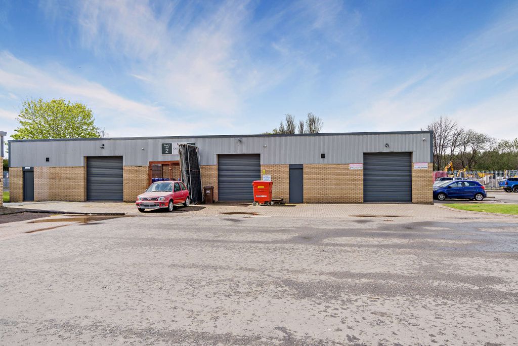 Property photo 3 of 8 8644975-Exterior33-800