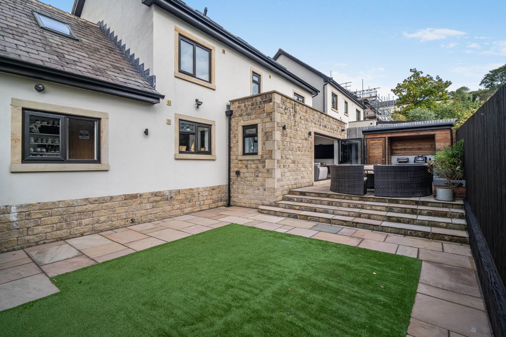 Property photo 2 of 30