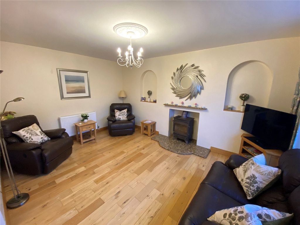 Property photo 2 of 40 Picture No. 28