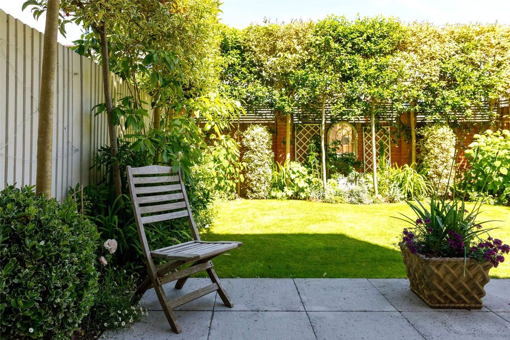 Property photo 3 of 27 Garden