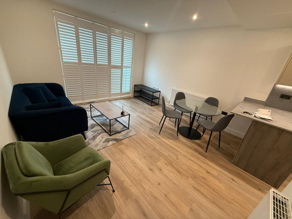 Property photo 1 of 21 Luxury 2 Bedroom Apartment To Let Snowhill Wharf