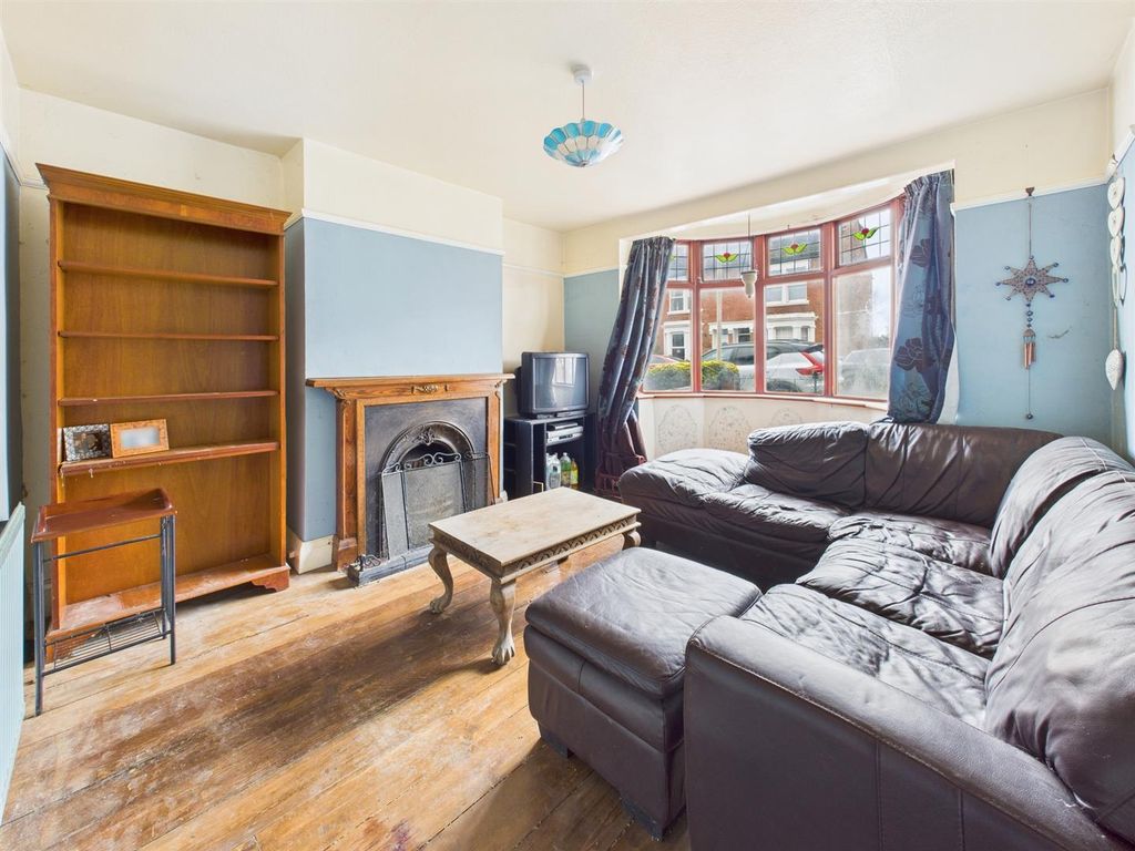 Property photo 2 of 8