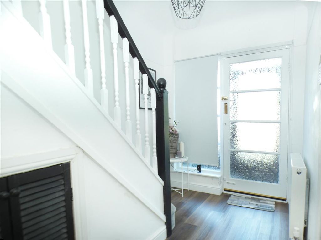 Property photo 3 of 22 Hall