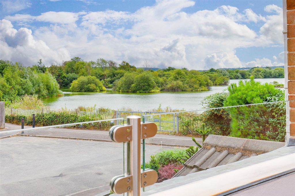 Property photo 2 of 41