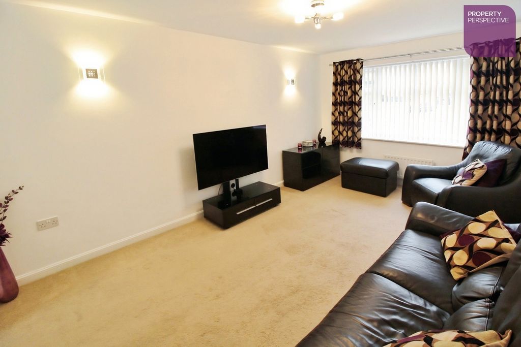 Property photo 2 of 16 Lounge