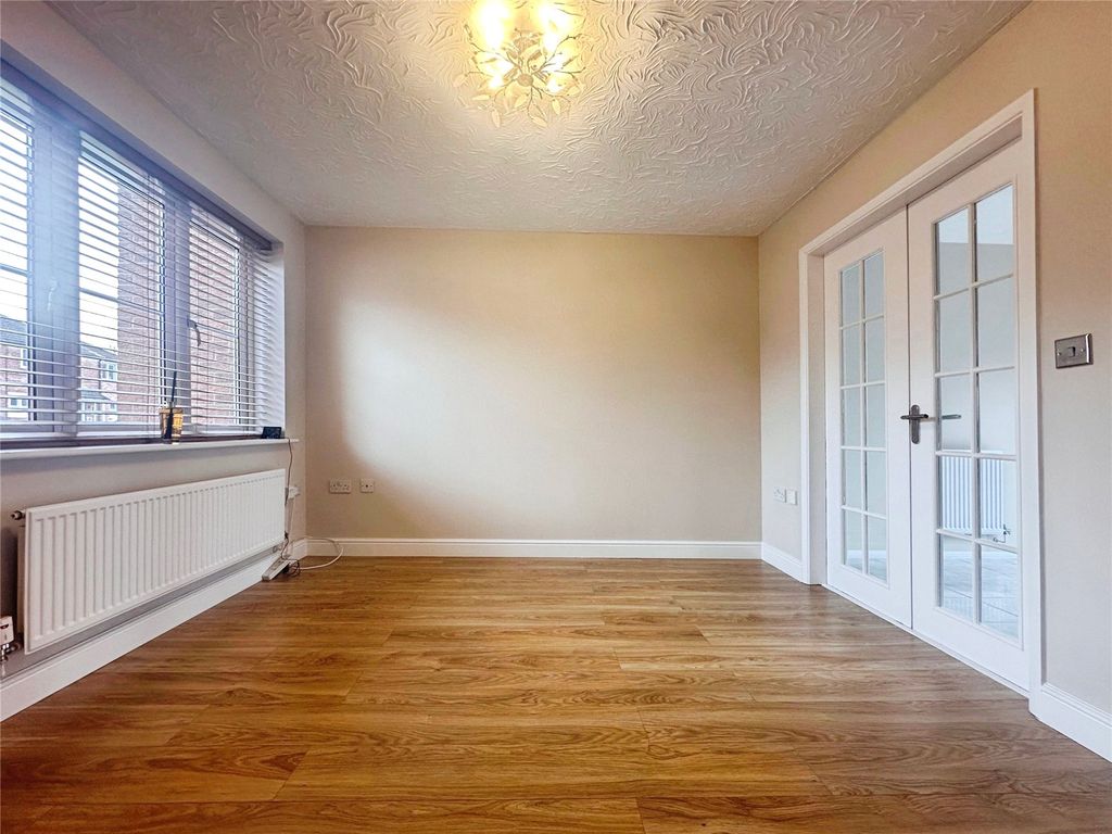 Property photo 2 of 10 Living Room