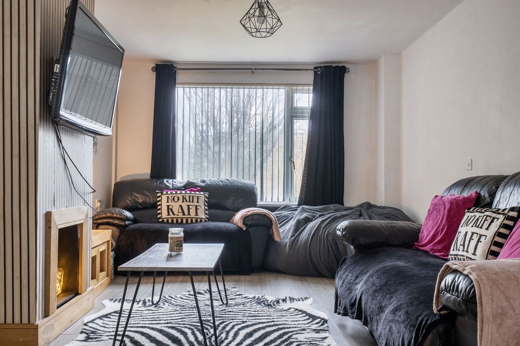 Property photo 2 of 21