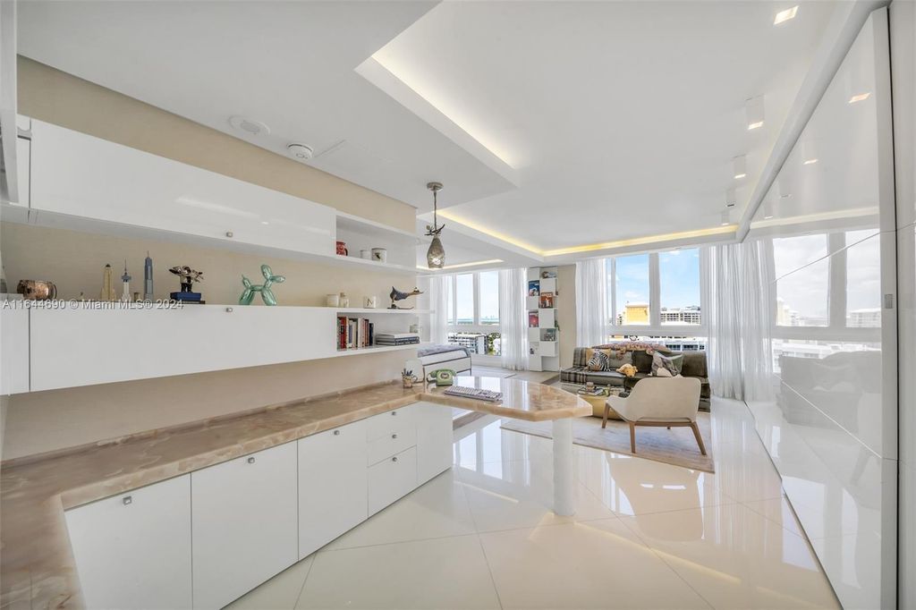 Property photo 2 of 3 <Alttext/>