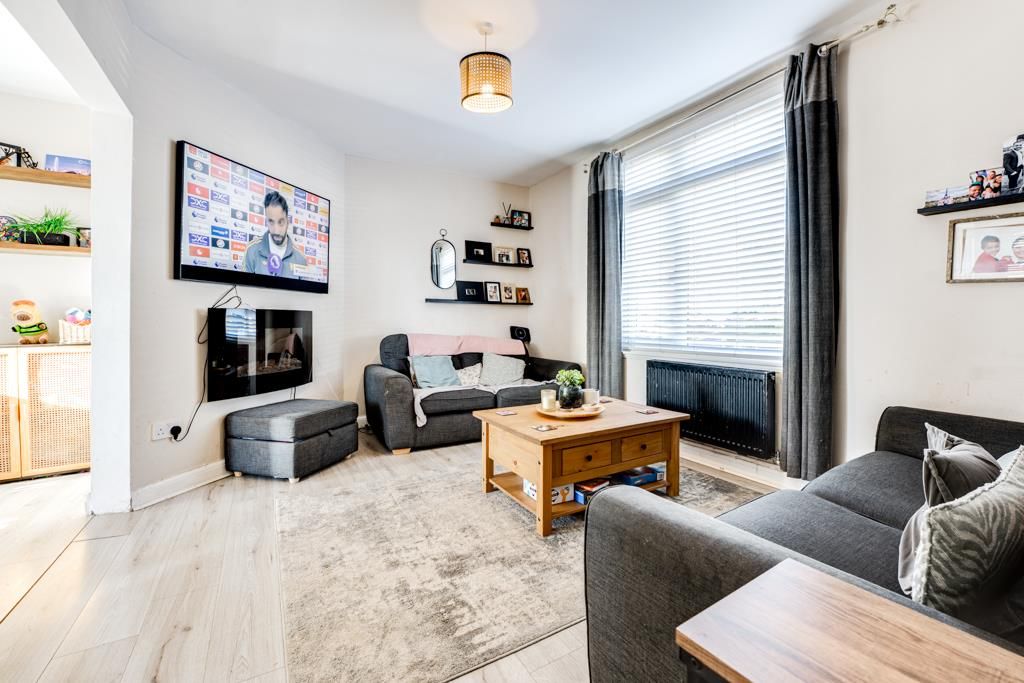 Property photo 3 of 25 25 West Avenue, Burton Latimer-19.Jpg