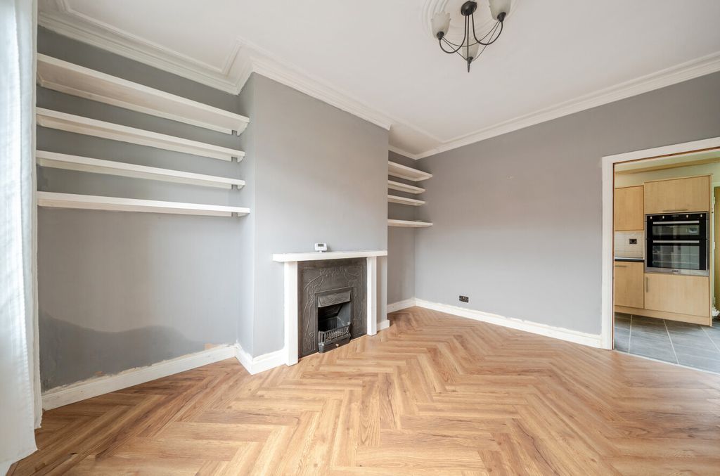 Property photo 2 of 11 Lounge