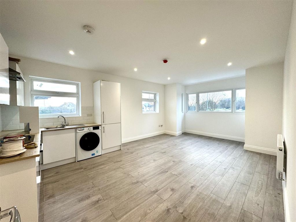 Property photo 3 of 6 Img_9807.Jpeg