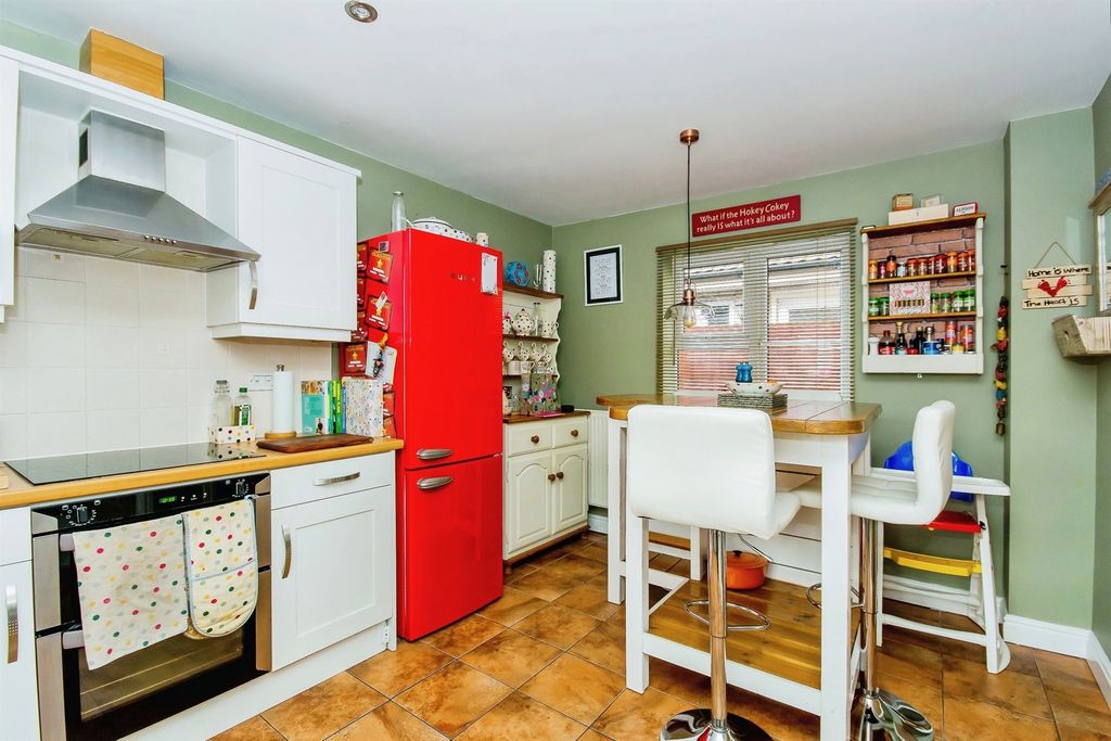 Property photo 3 of 18