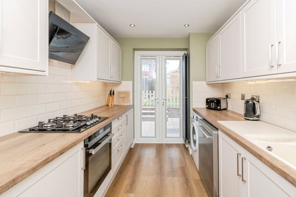 Property photo 2 of 17 Photo