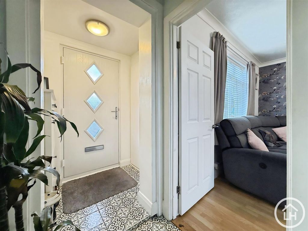 Property photo 2 of 16 Porch / Hall