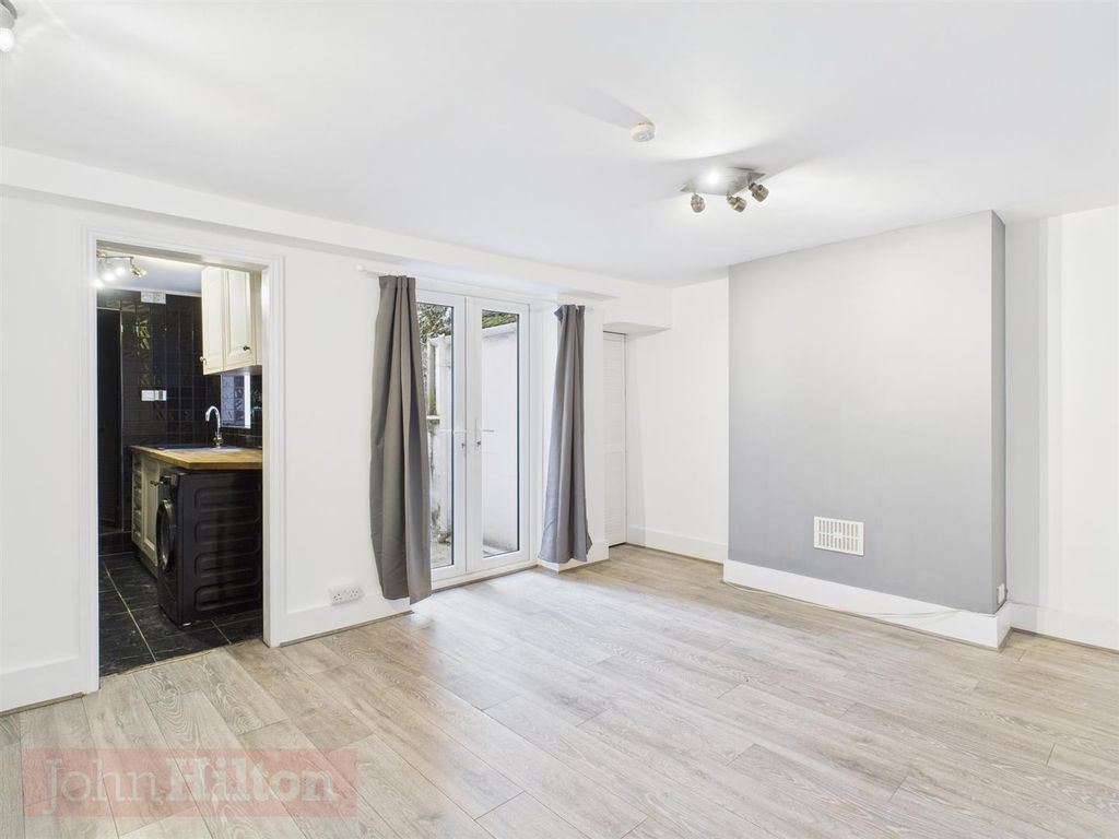 Property photo 3 of 9 Cam02534G0-Pr0636-Still005.Jpg