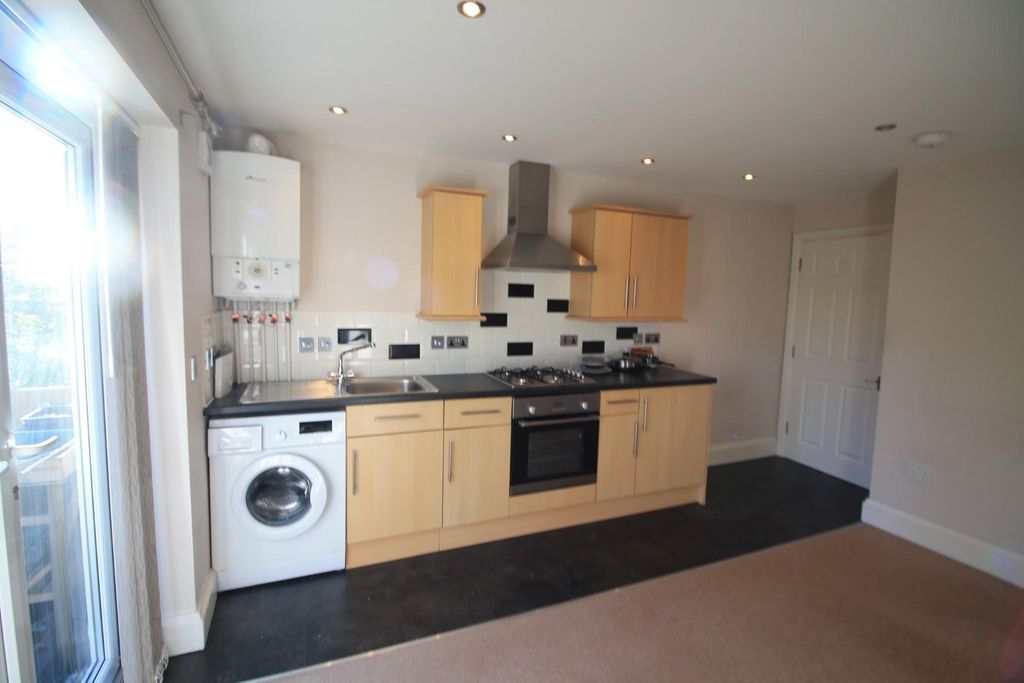 Property photo 1 of 6 Kitchen.Jpg