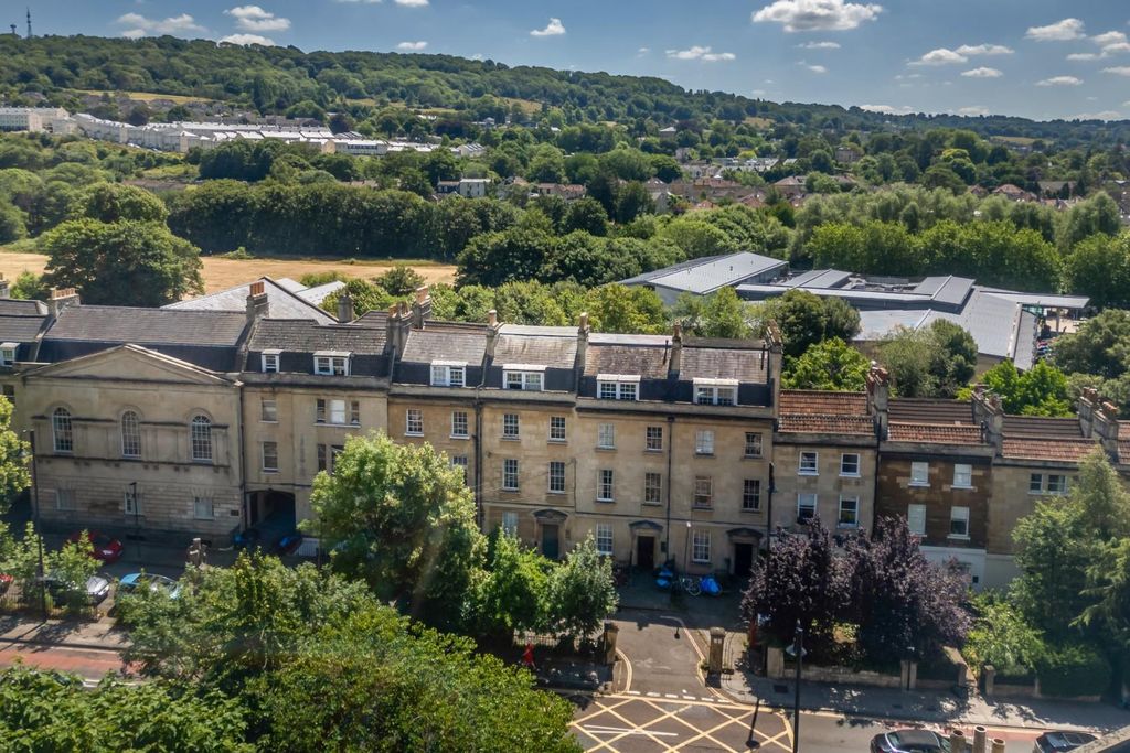 Property photo 1 of 22 Ff, Kensington Place-11.Jpg