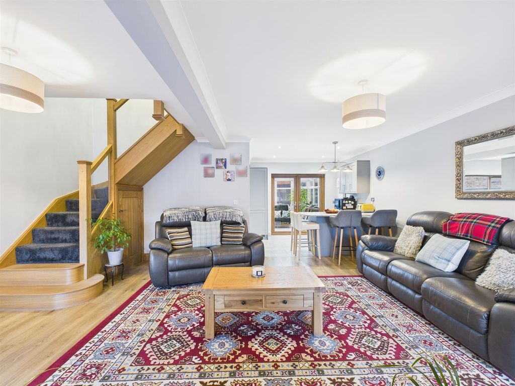 Property photo 2 of 16 Cam02295G0-Pr0381-Still005.Jpg